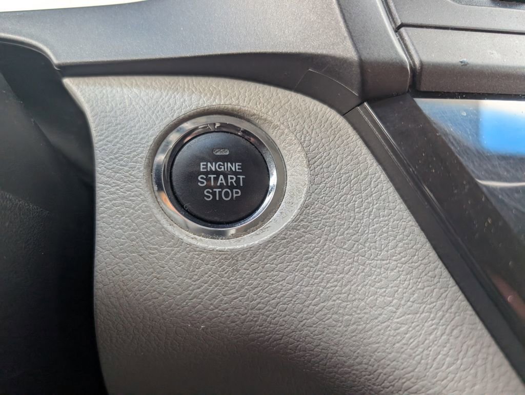 Used 2017 Toyota Sienna L image 22