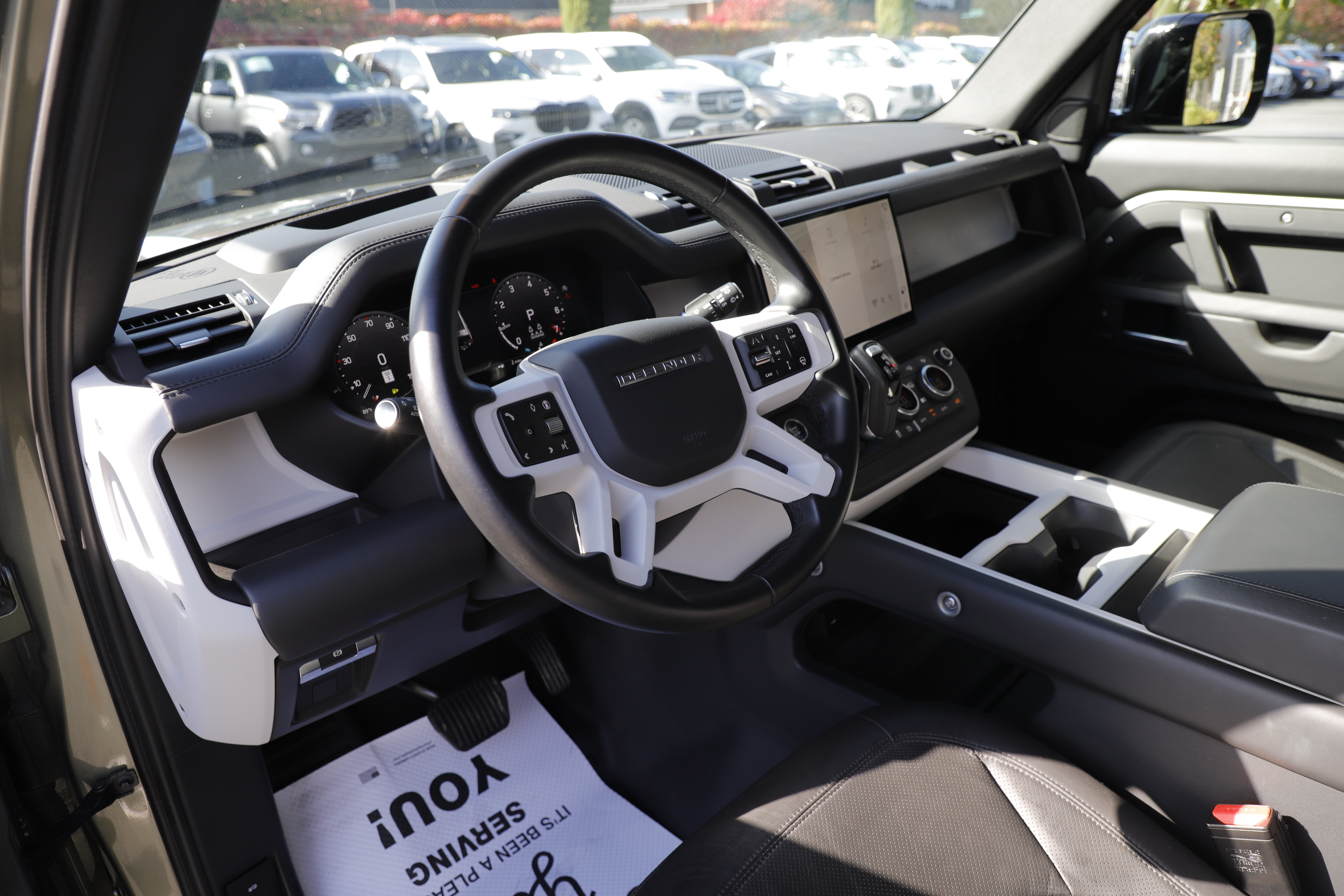 Certified 2025 Land Rover Defender 130 X-Dynamic SE AWD/4WD image 18