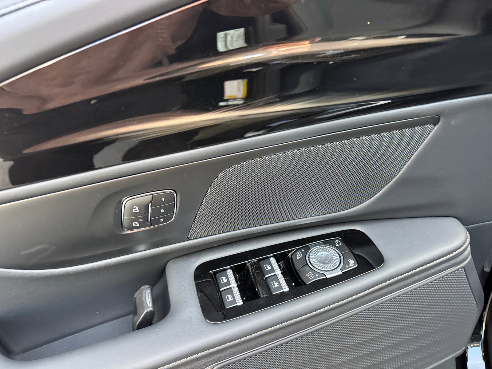 New 2026 Lincoln Nautilus Premier image 12