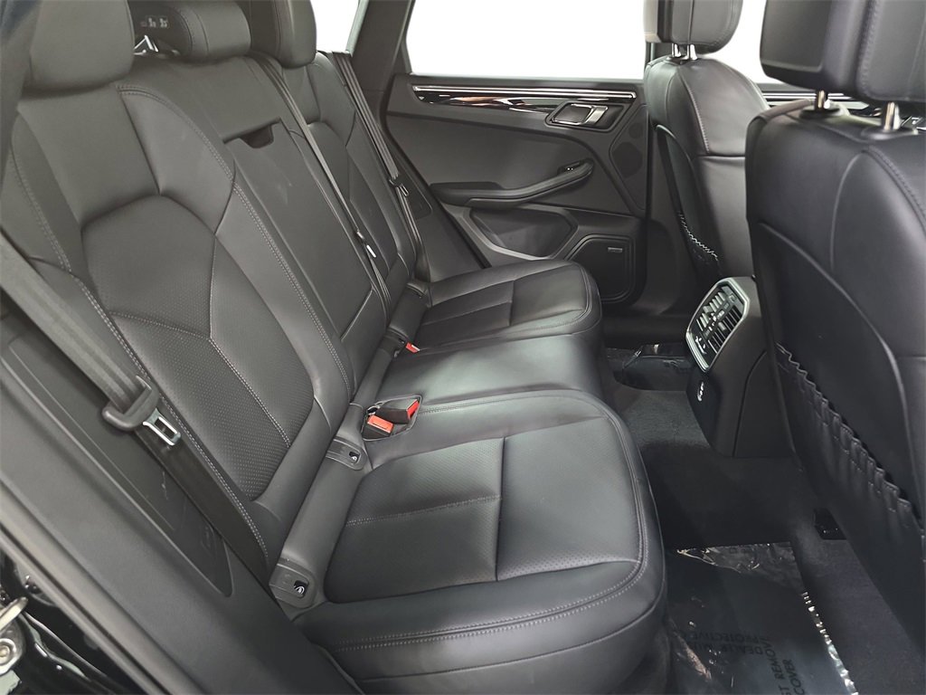 Used 2025 Porsche Macan image 26