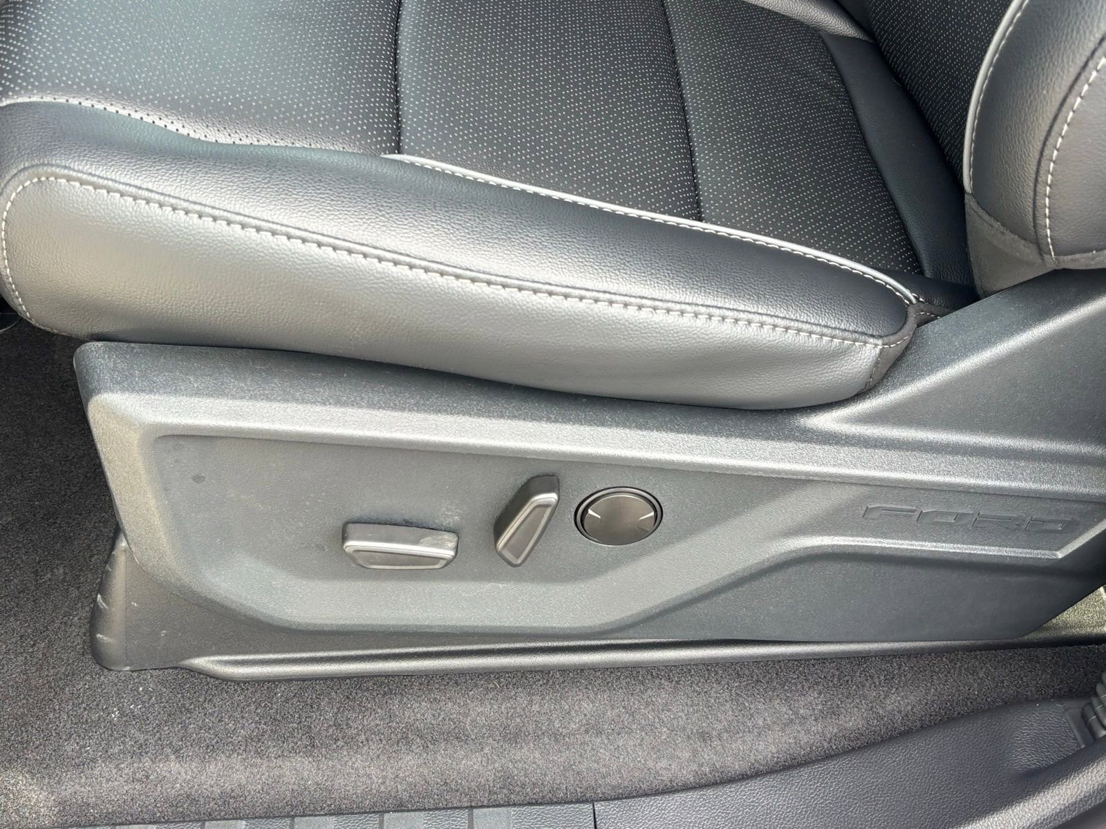 New 2026 Ford F150 Lariat w/ Equipment Group 501A Mid AWD/4WD image 18