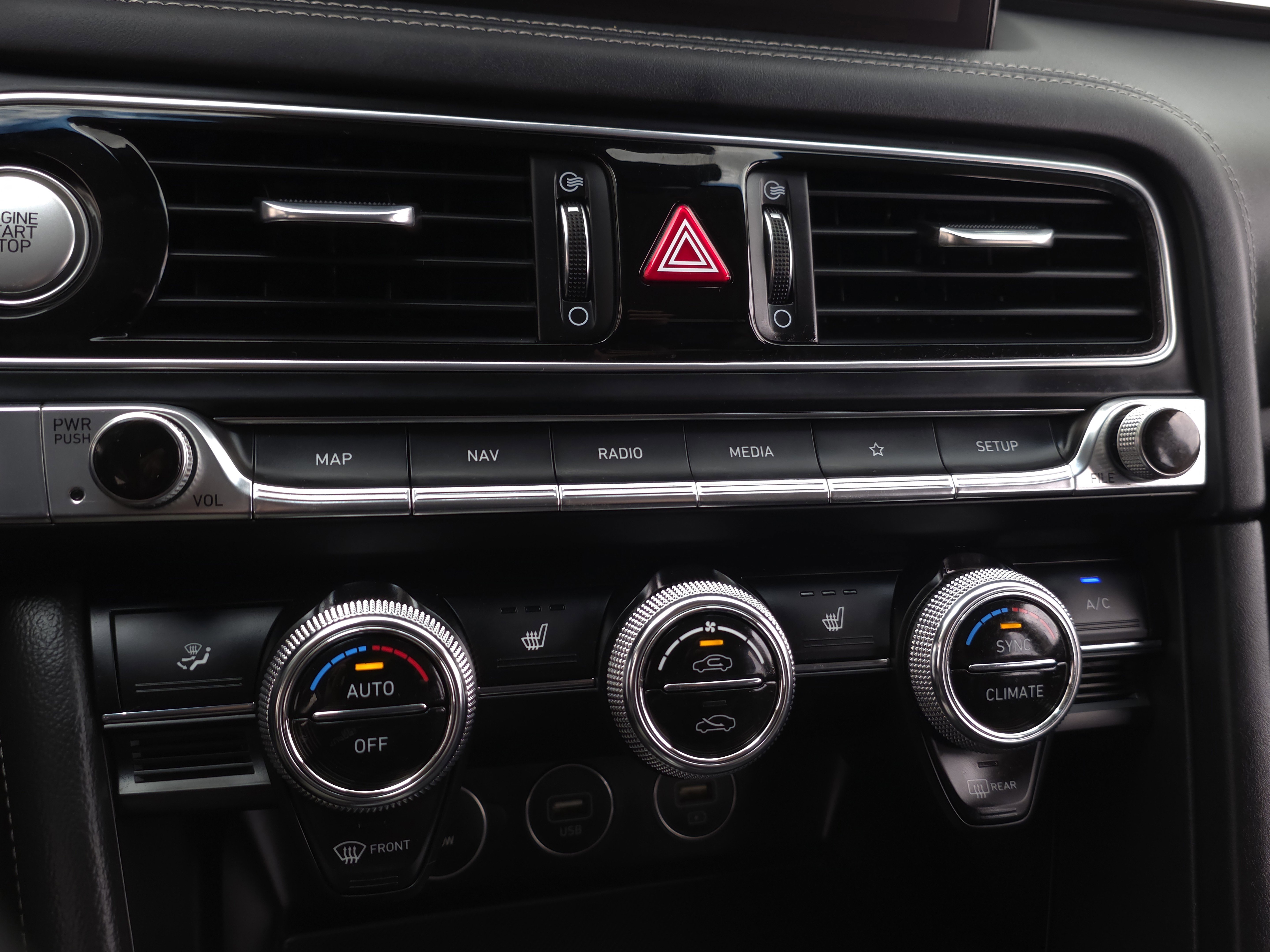 Used 2022 Genesis G70 2.0T image 16