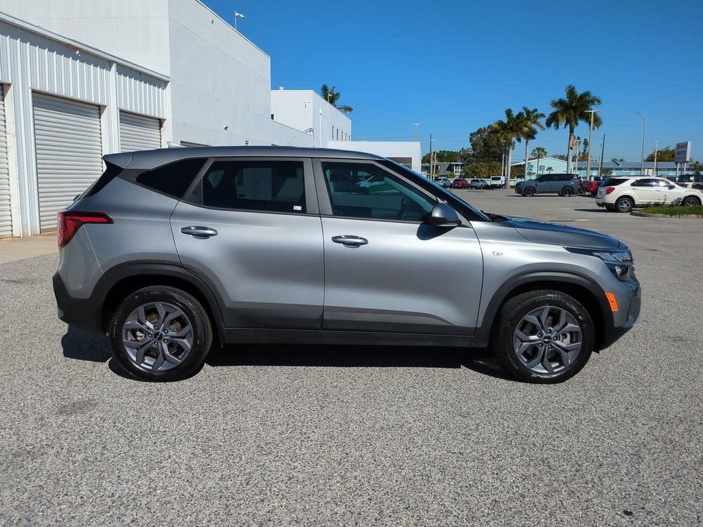 Used 2024 Kia Seltos LX image 4