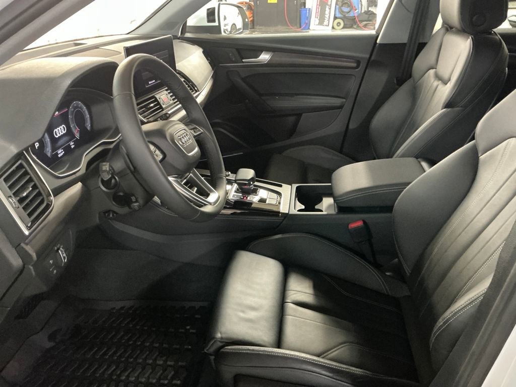 Certified 2025 Audi Q5 2.0T Premium Plus w/ Premium Plus Package AWD/4WD image 13