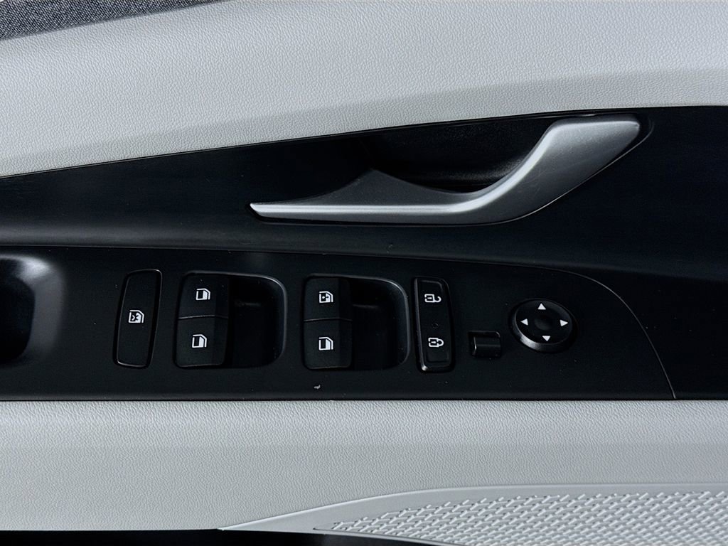 Certified 2023 Hyundai Elantra Limited image 23