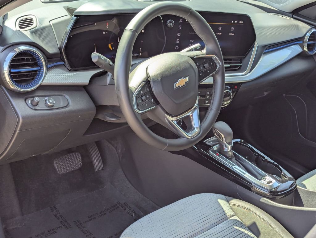 Used 2025 Chevrolet Trax LT w/ LT Convenience Package FWD image 16
