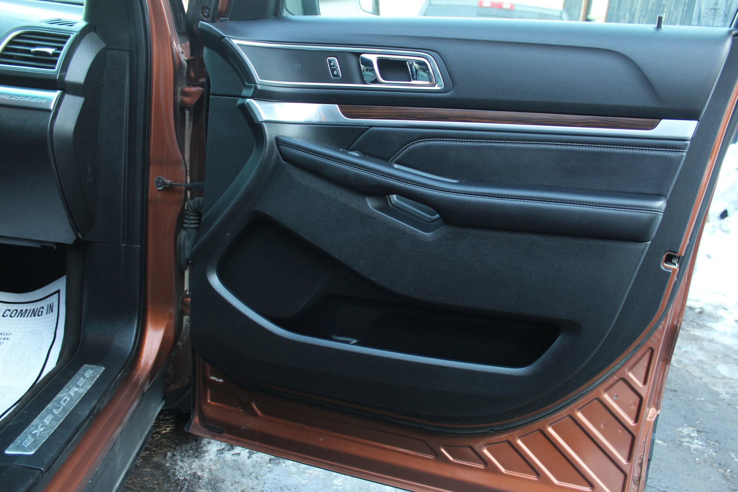 Used 2017 Ford Explorer Limited image 19