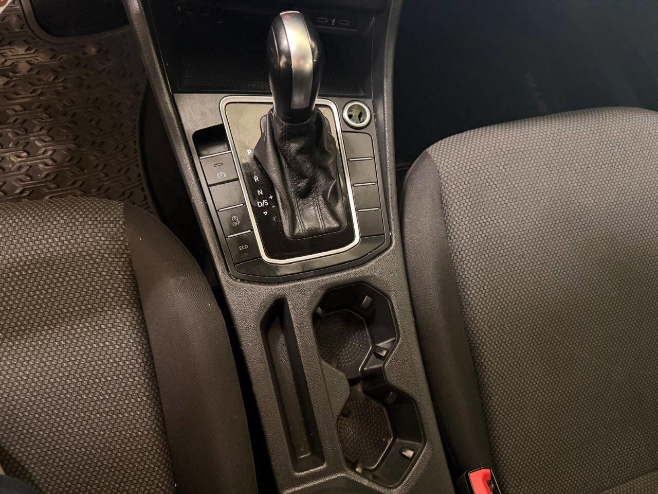 Used 2020 Volkswagen Jetta SE image 30