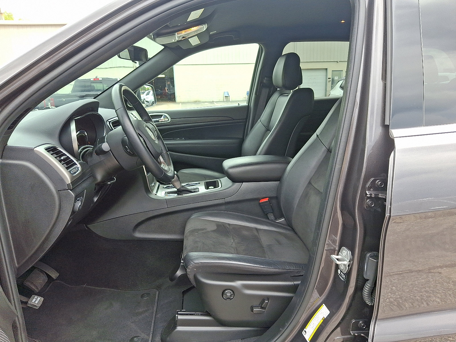 Used 2021 Jeep Grand Cherokee Laredo X image 15