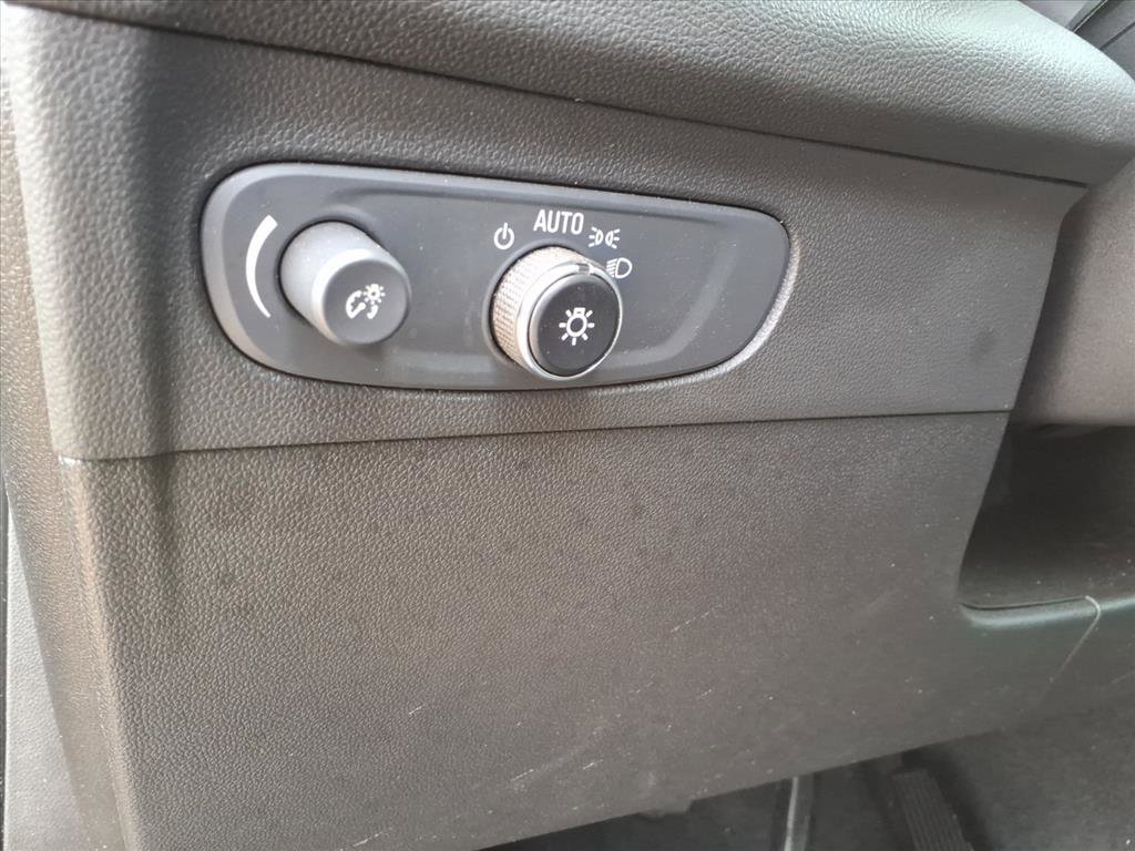 Used 2022 Buick Envision Essence w/ Safety Package image 17