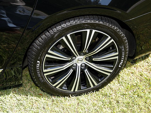 Used 2024 Volvo S90 B6 Plus image 28