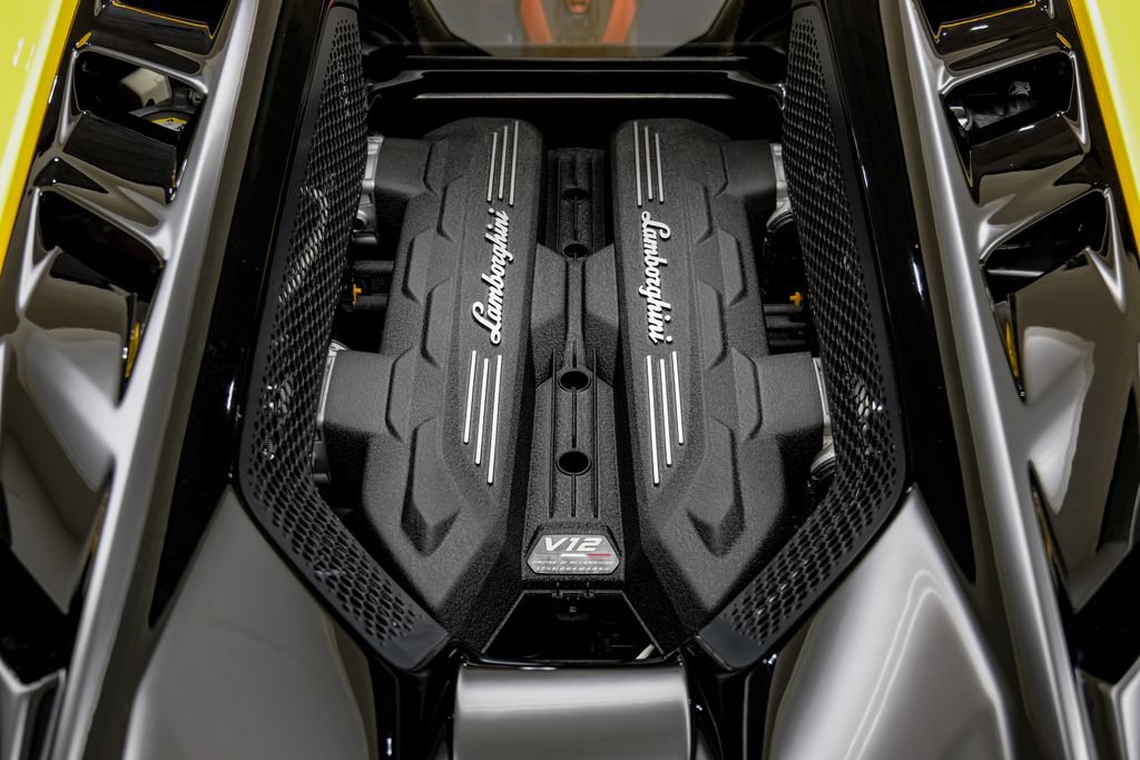 Used 2025 Lamborghini Revuelto AWD/4WD image 54
