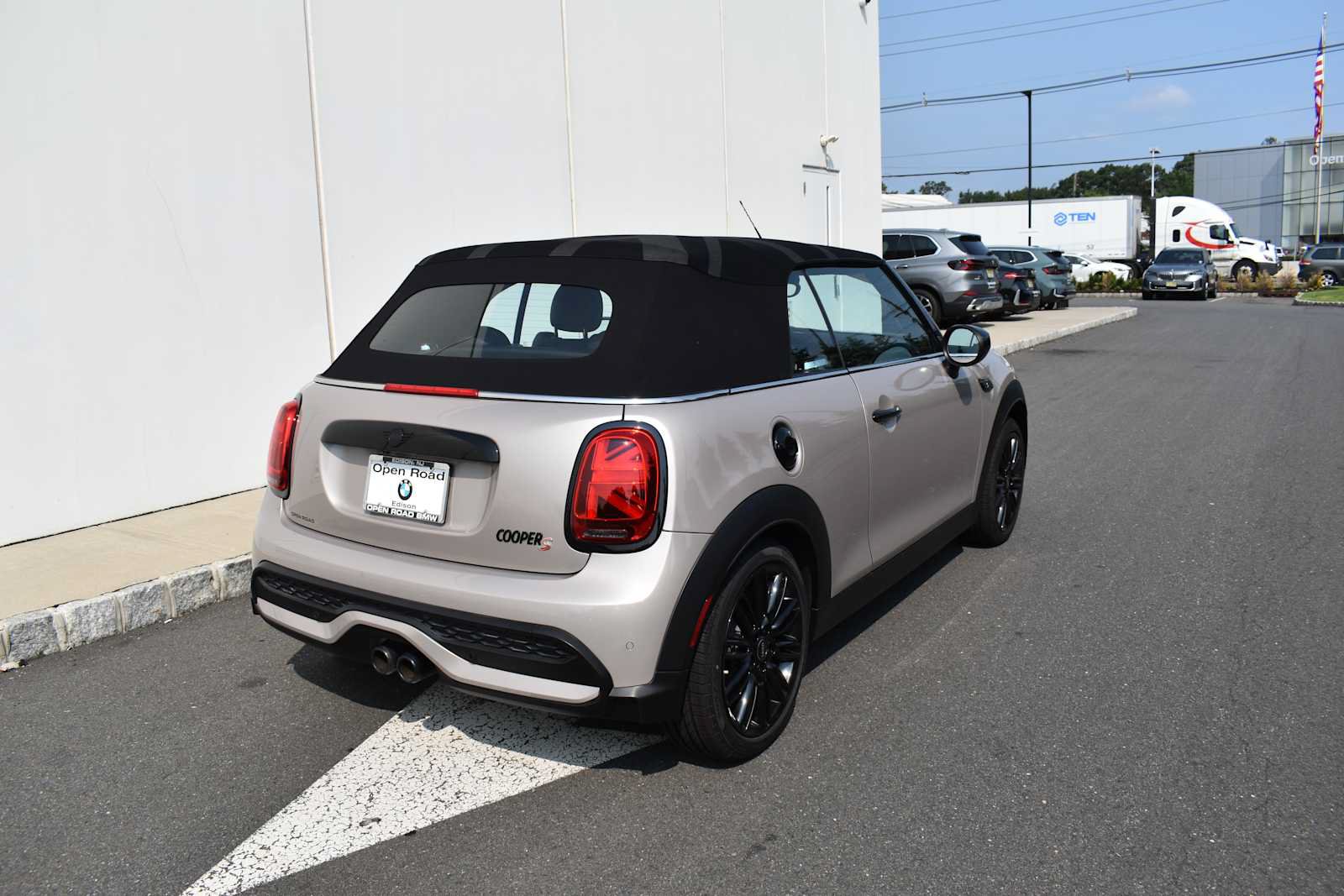 Used 2023 MINI Cooper S FWD image 5