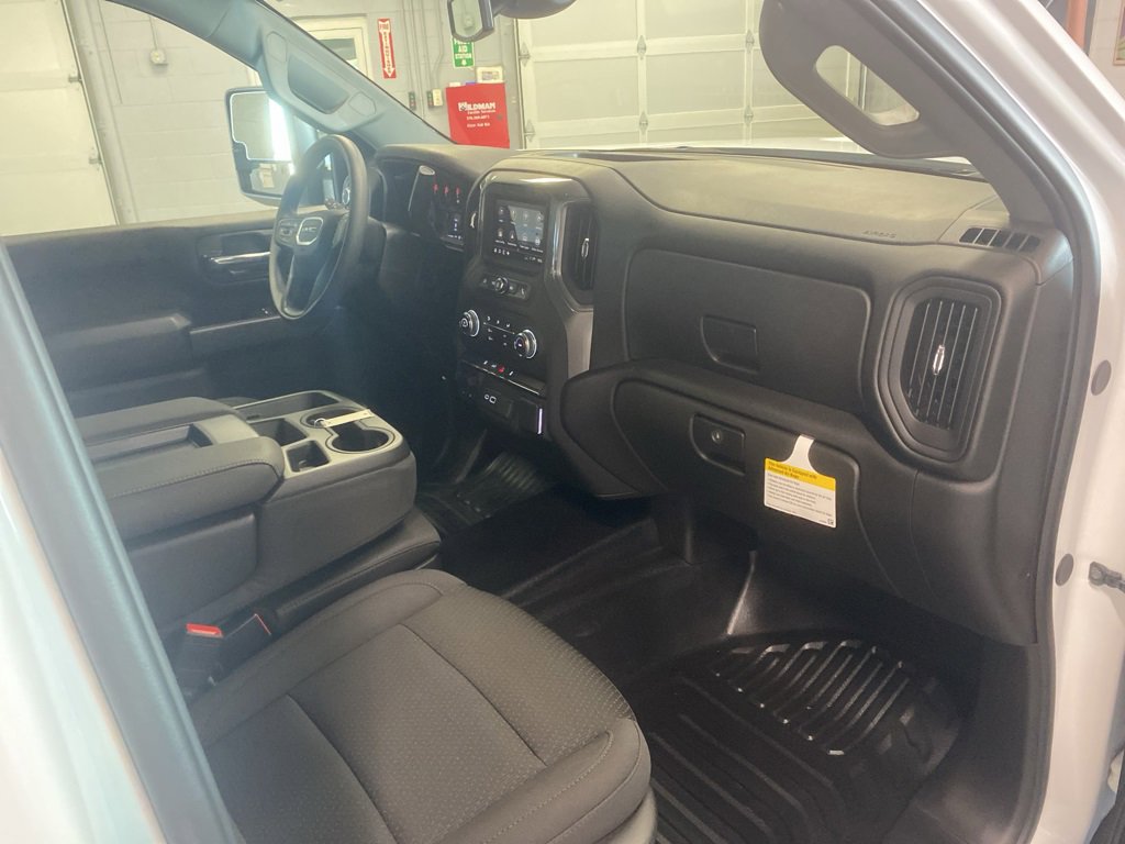 New 2025 GMC Sierra 3500 Pro image 18