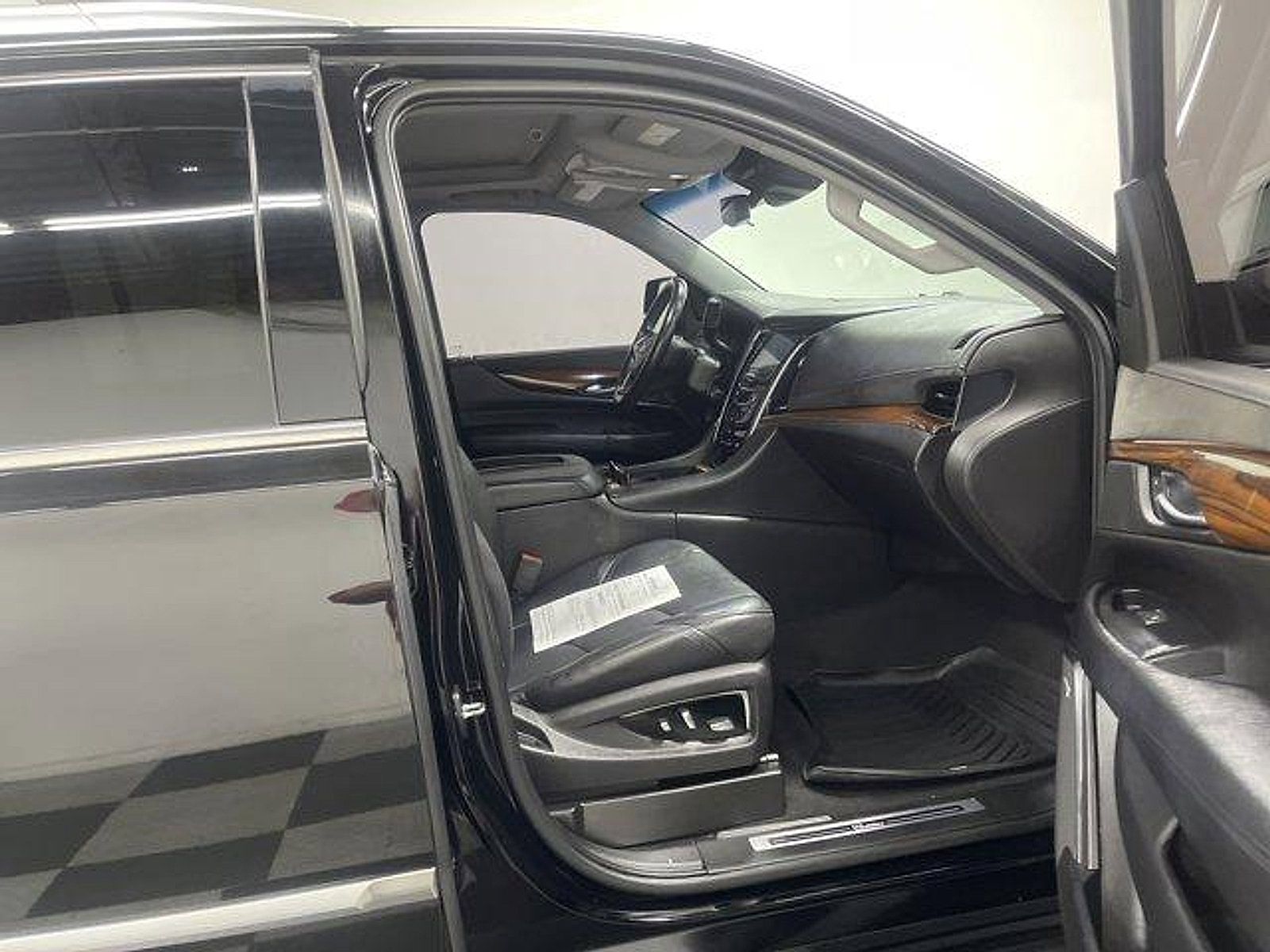 Used 2017 Cadillac Escalade ESV Premium Luxury AWD/4WD image 18