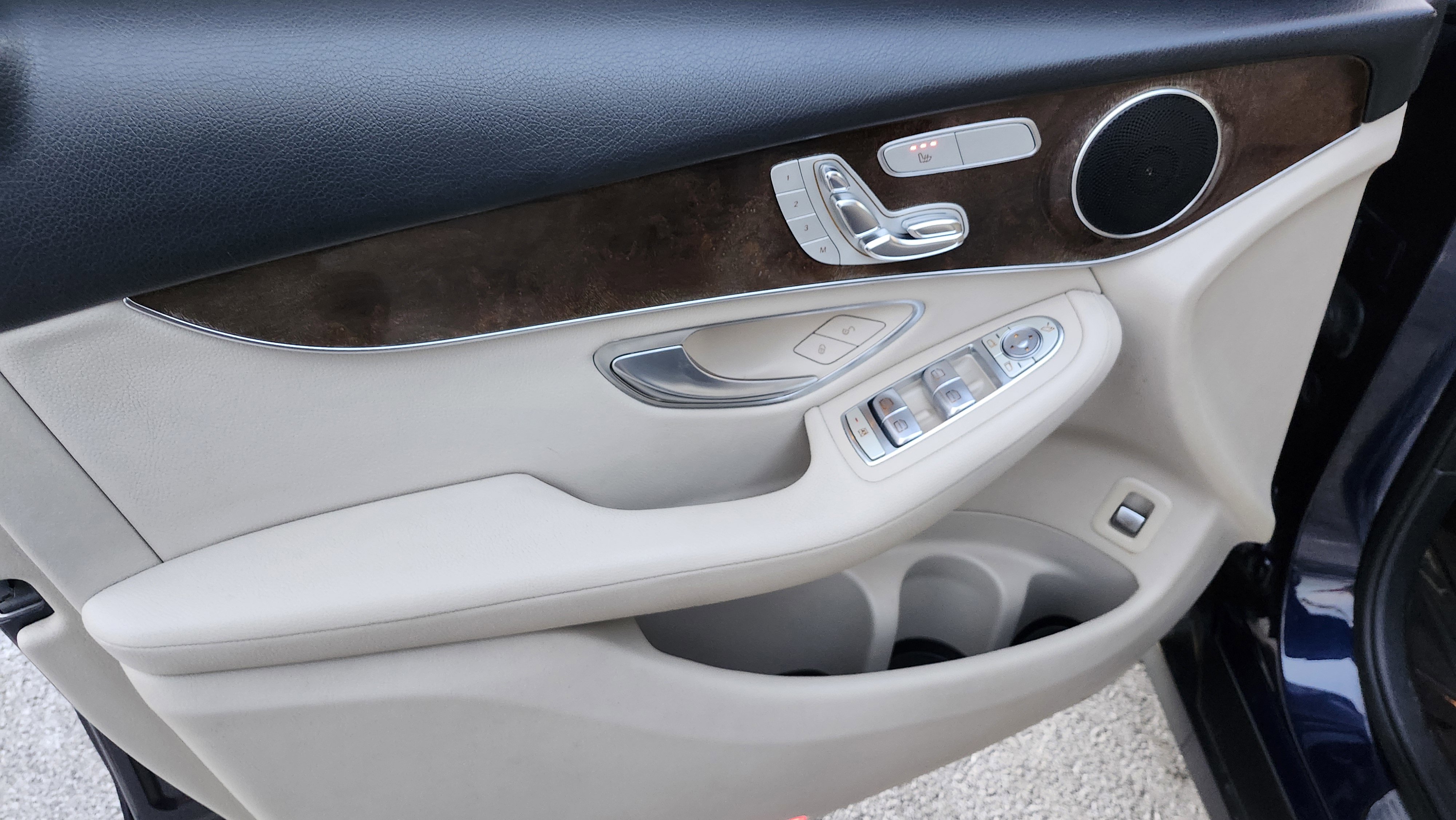 Used 2017 Mercedes-Benz GLC 300 w/ Premium 1 Package image 24