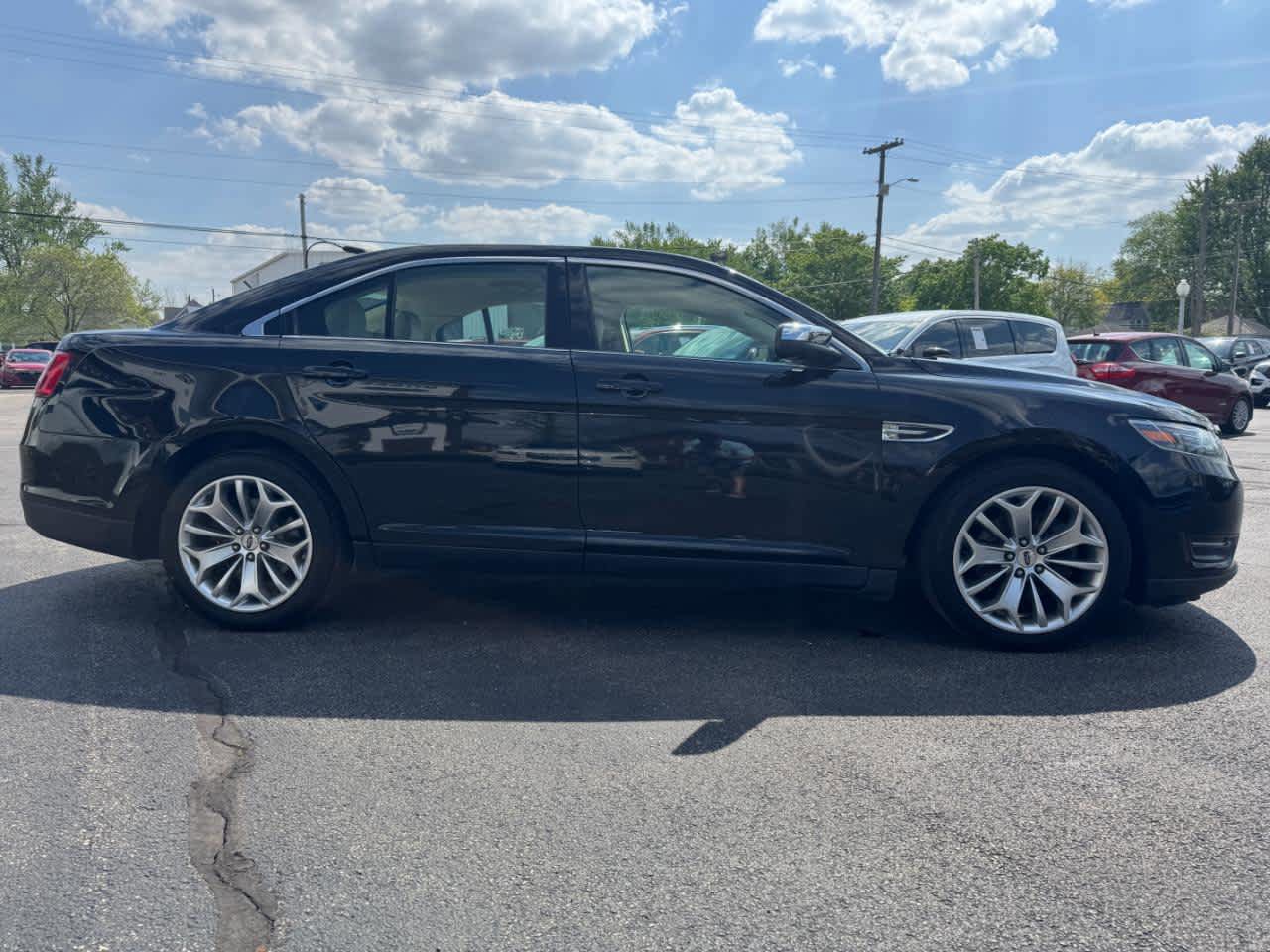 Used 2016 Ford Taurus Limited FWD image 16