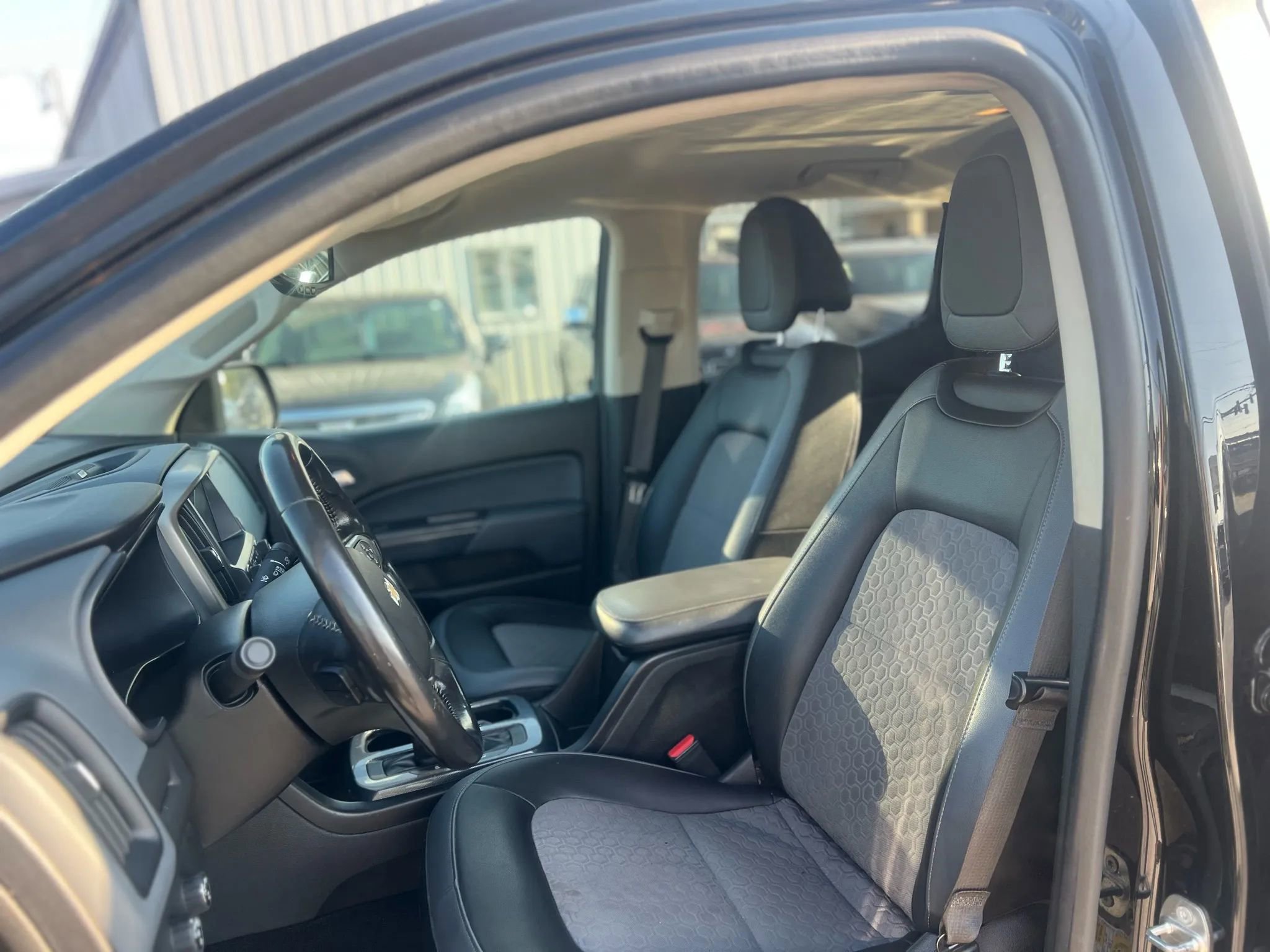 Used 2017 Chevrolet Colorado Z71 w/ Z71 Midnight Edition image 9