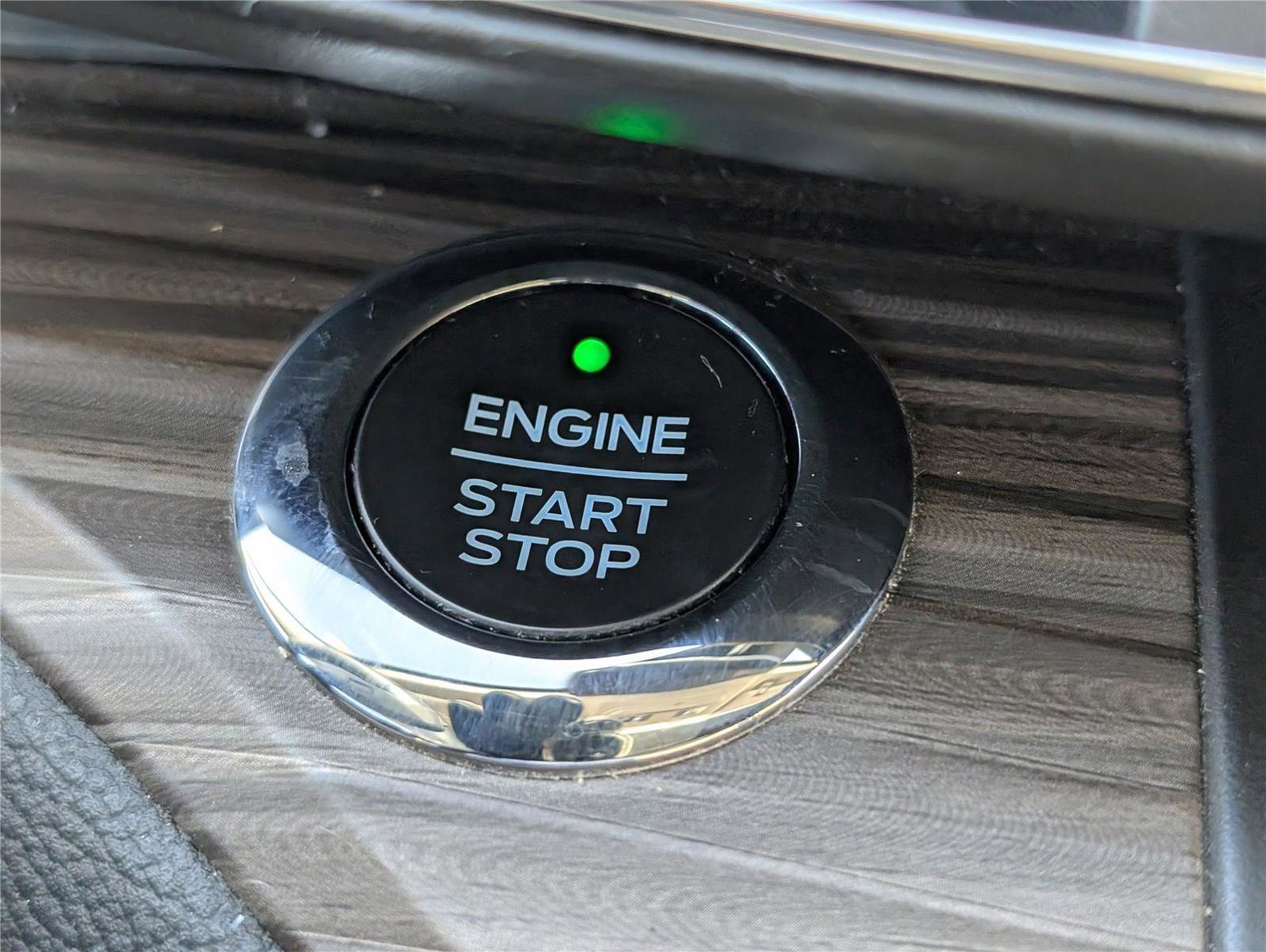 Used 2020 Ford Explorer Limited image 26