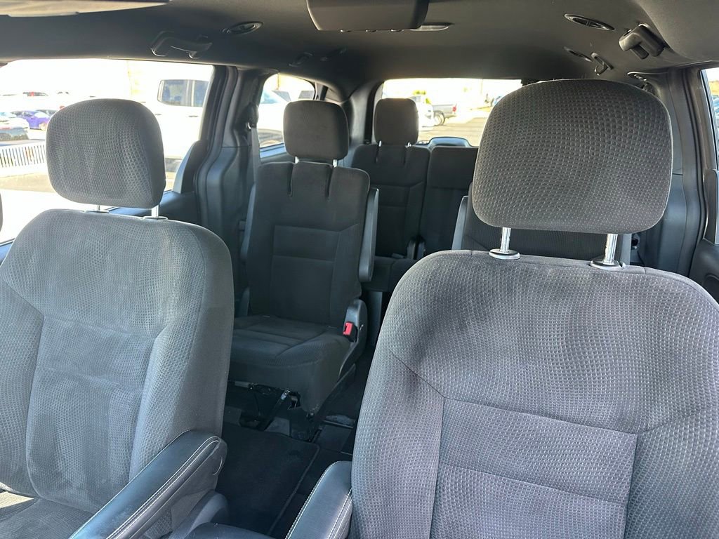 Used 2015 Dodge Grand Caravan SXT w/ Blacktop Package FWD image 16