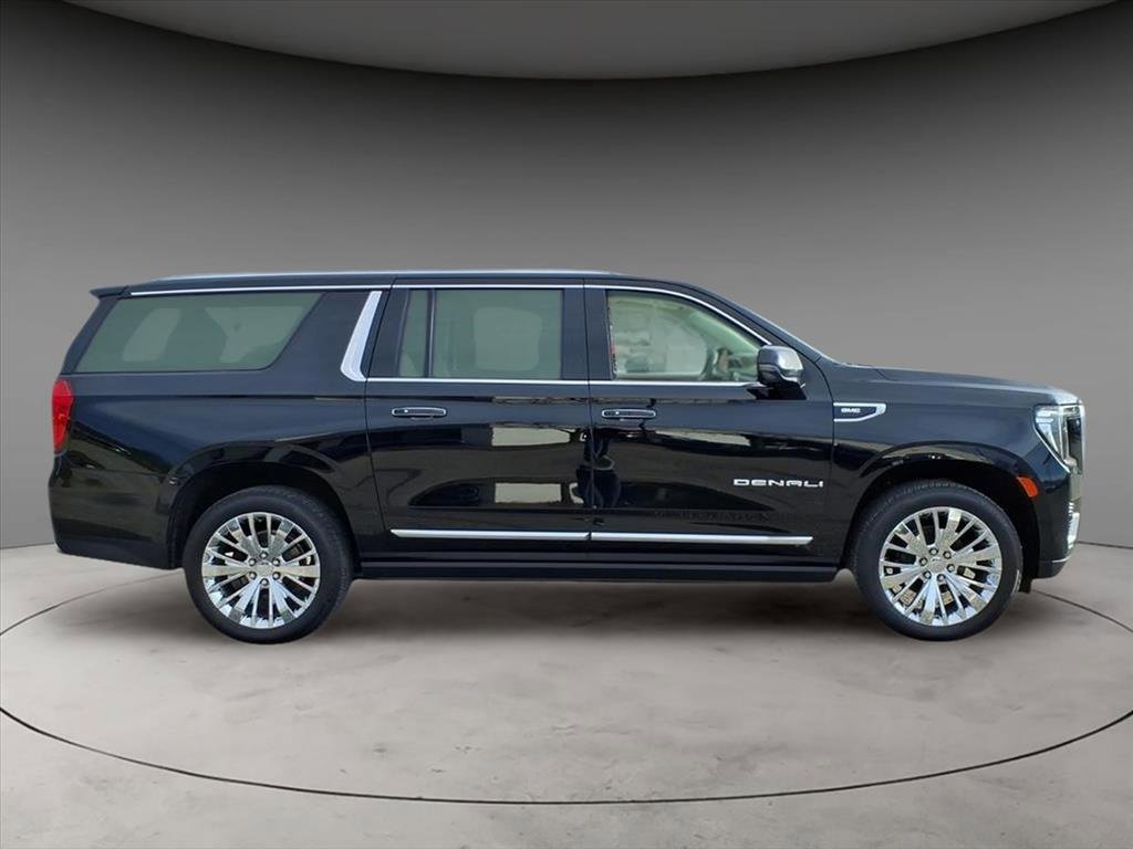 Used 2022 GMC Yukon XL Denali image 10