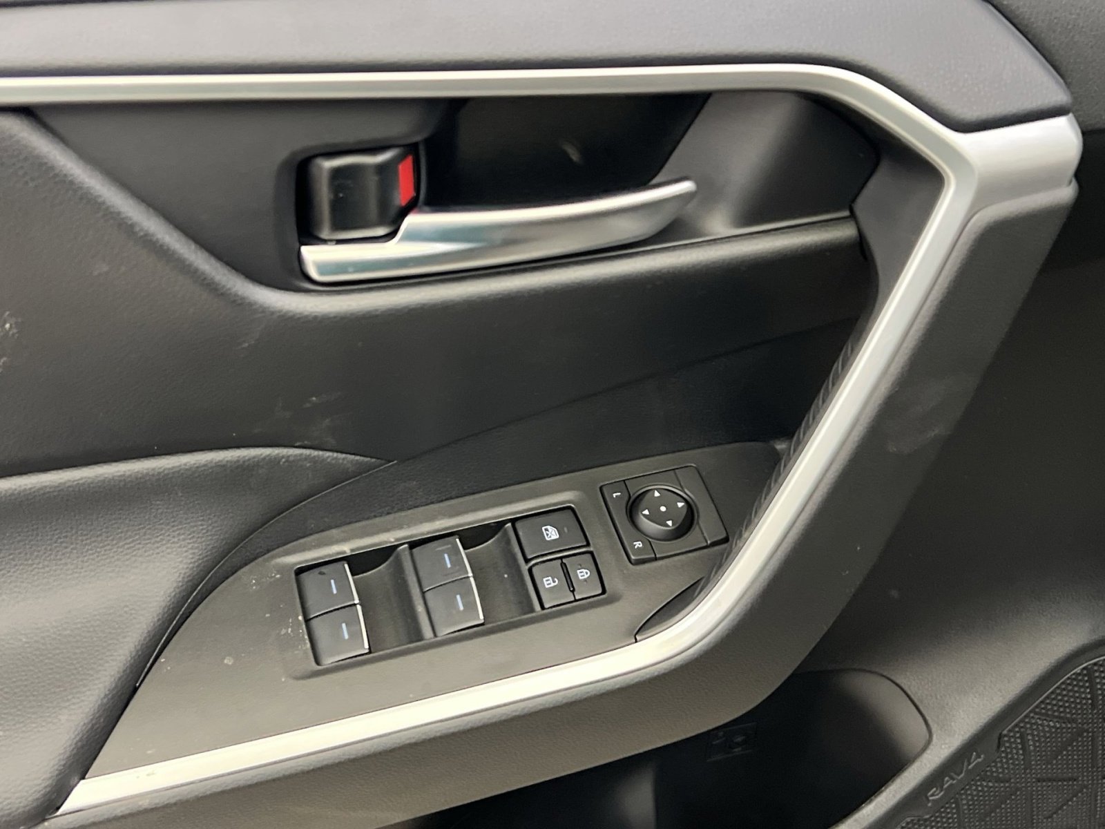 New 2025 Toyota RAV4 XLE image 10