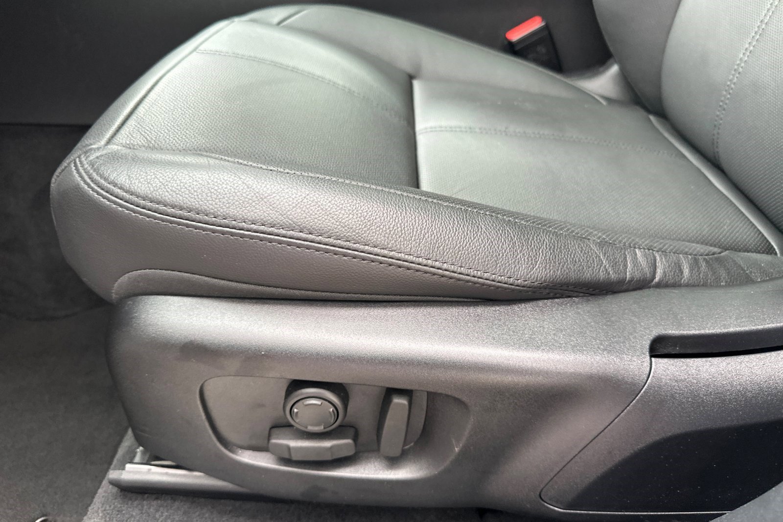 Used 2026 Land Rover Range Rover Velar S image 17