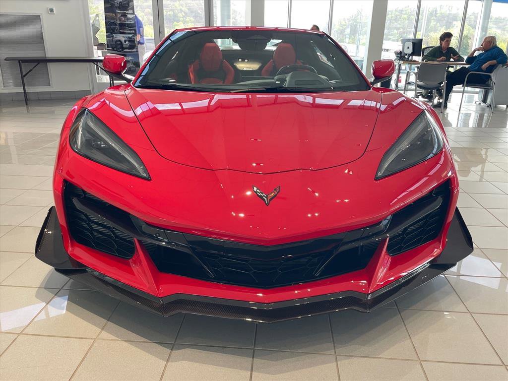 Used 2025 Chevrolet Corvette Z06 image 2