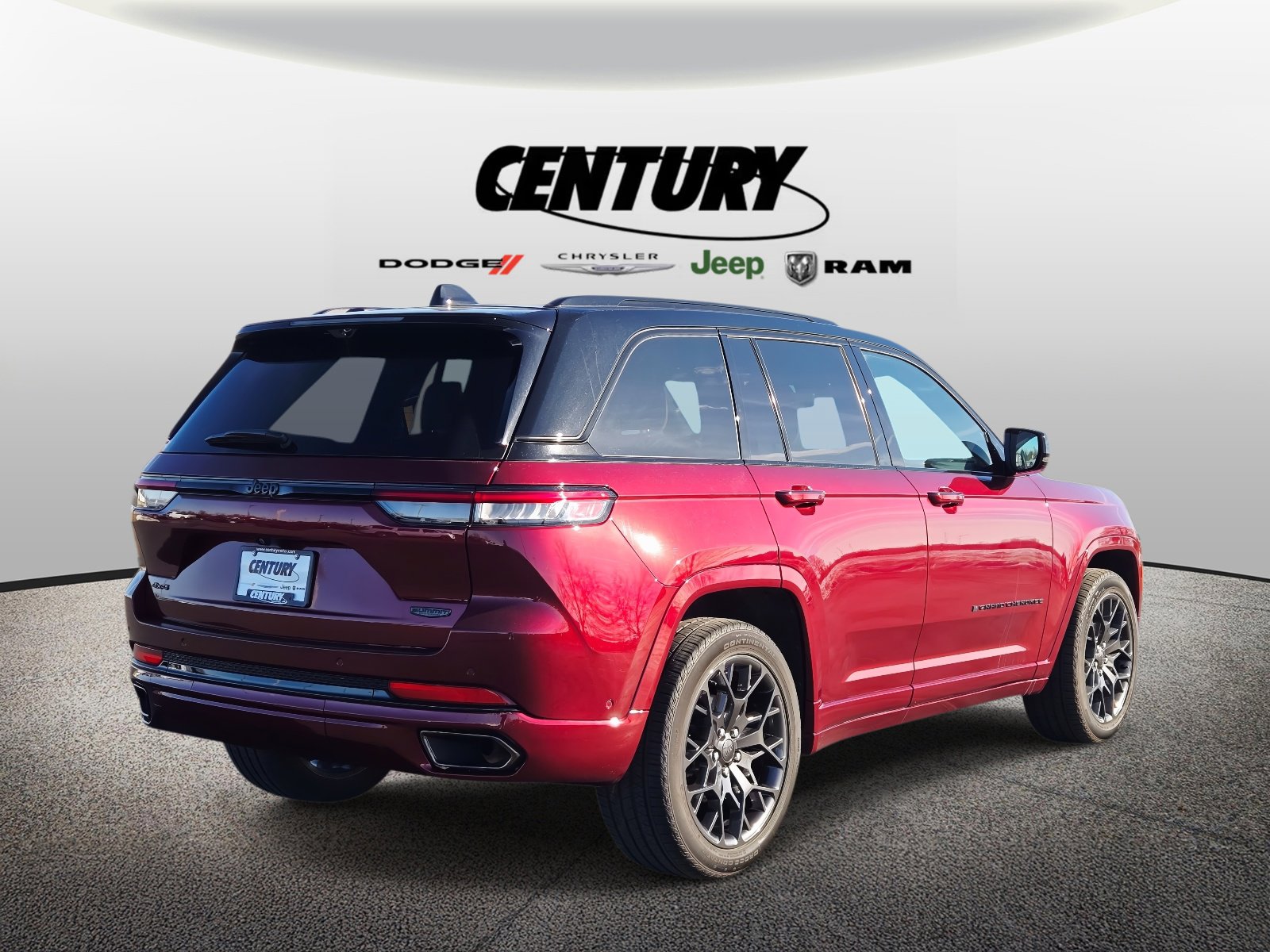 Used 2024 Jeep Grand Cherokee Summit image 4