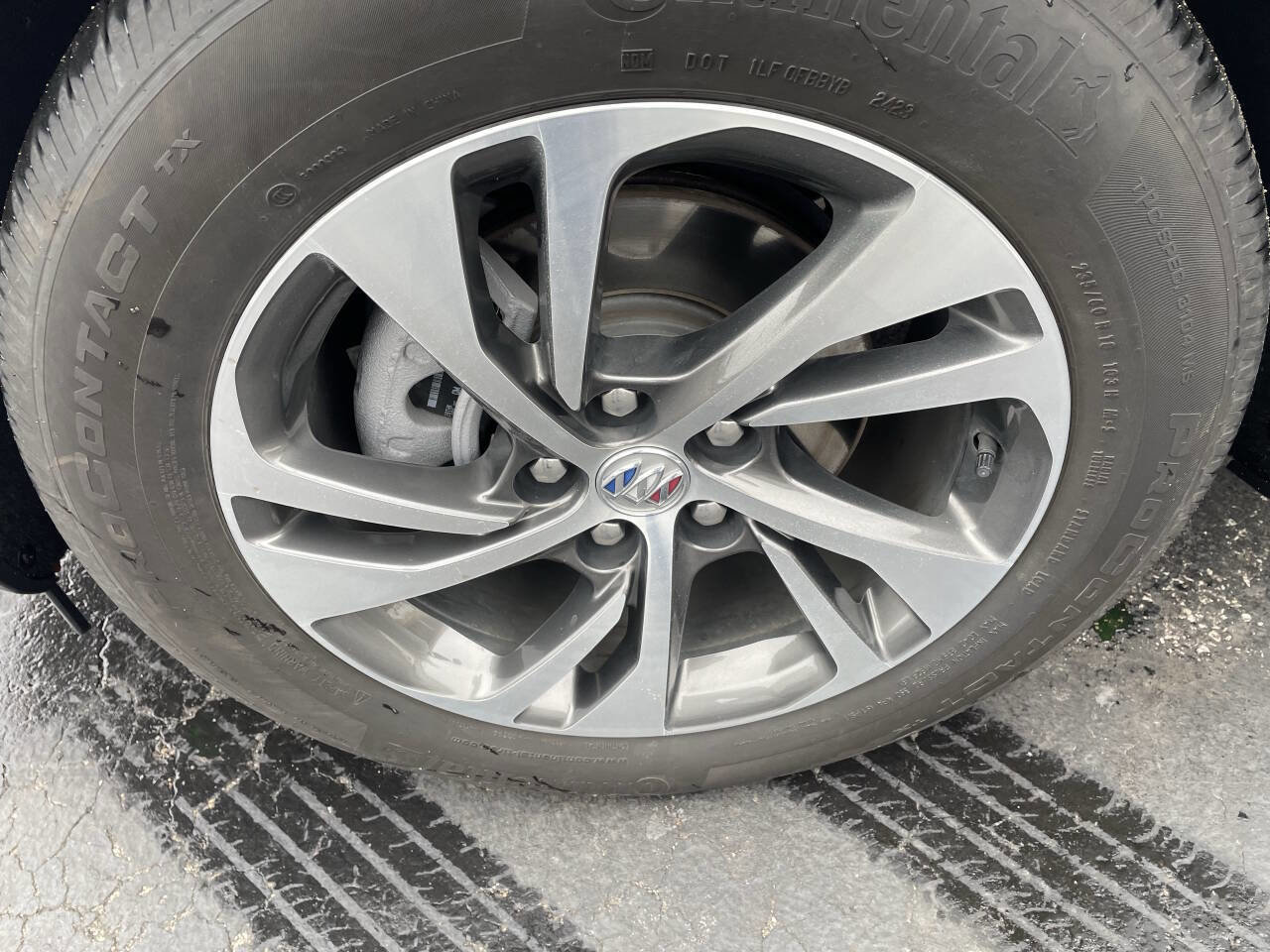 Used 2023 Buick Envision Essence image 11