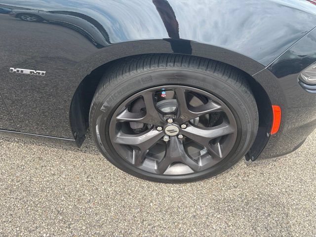 Used 2017 Dodge Charger R/T w/ Plus Group RWD image 5