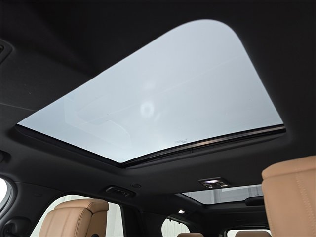 Certified 2025 Land Rover Discovery Dynamic SE image 30