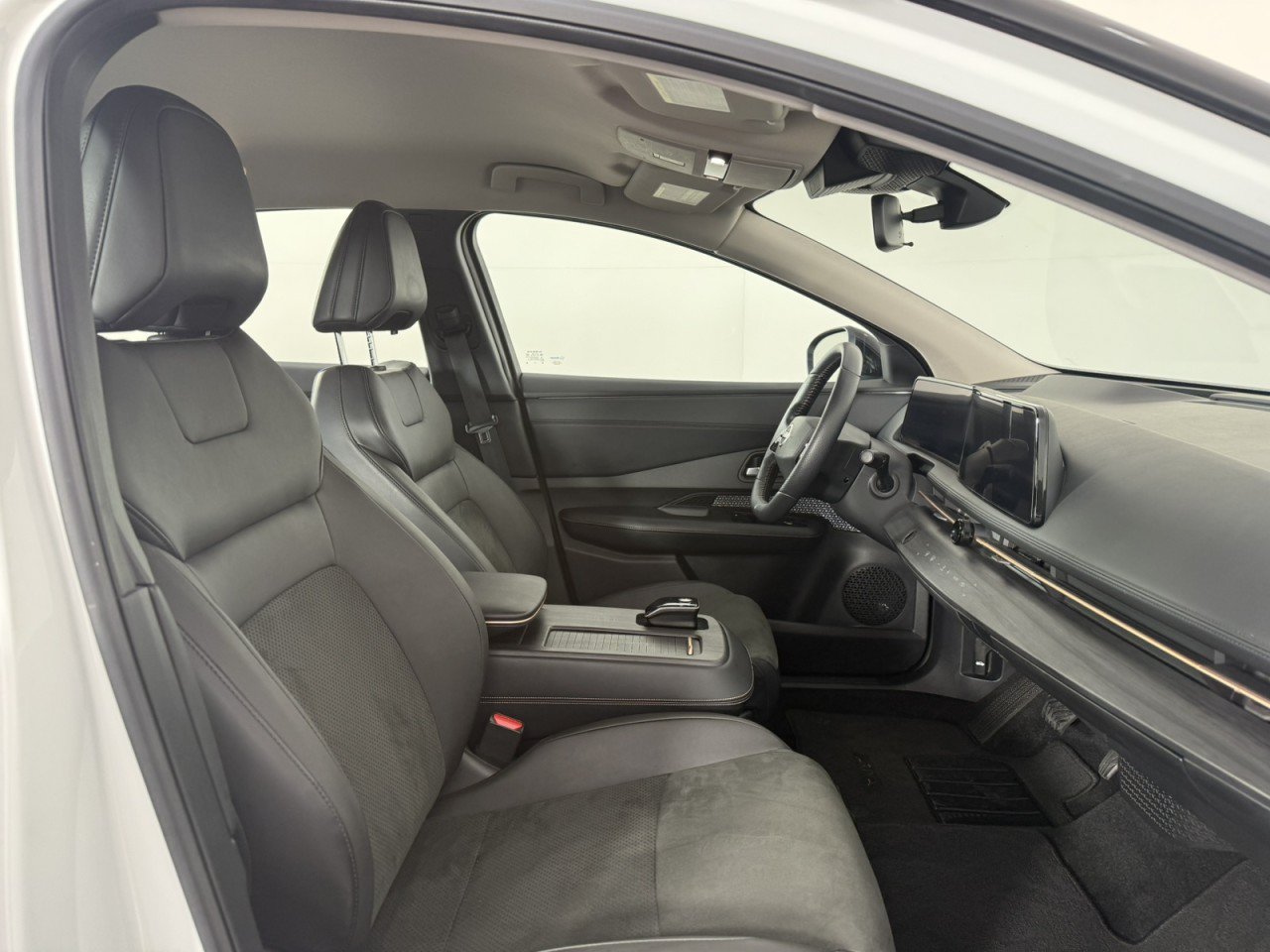 Used 2023 Nissan Ariya FWD image 10