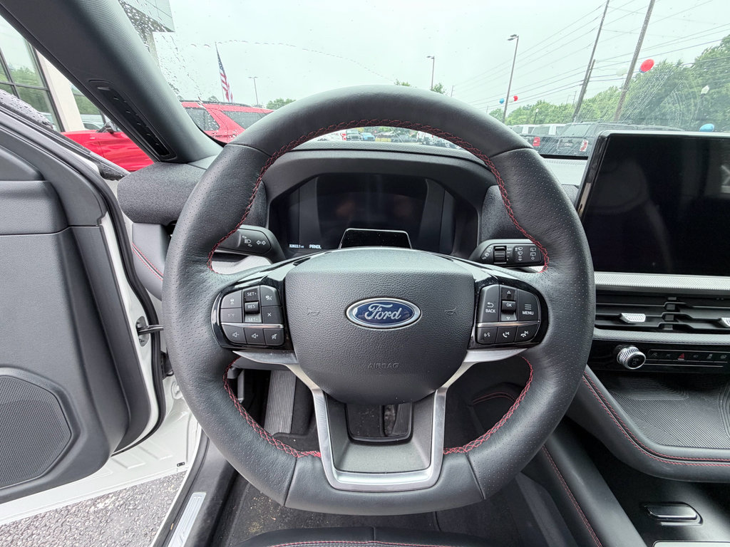 Used 2025 Ford Explorer ST-Line w/ ST-Line Street Pack AWD/4WD image 15