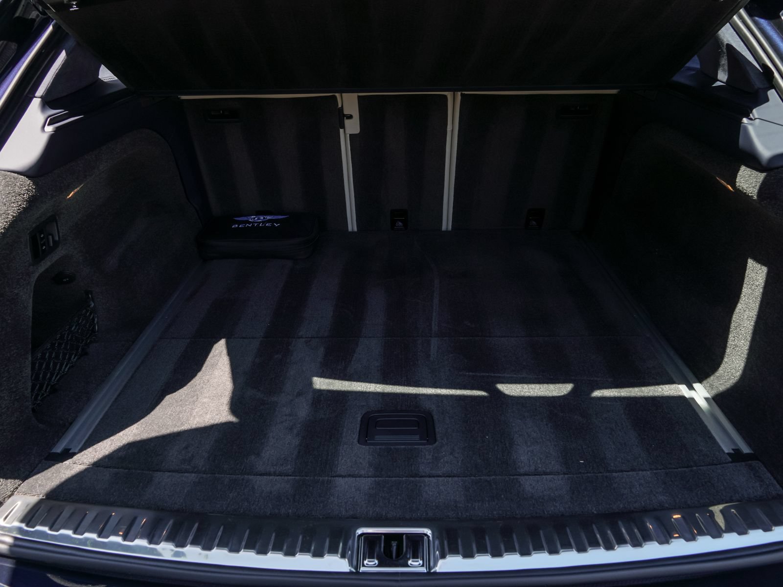 Used 2024 Bentley Bentayga AWD/4WD image 28