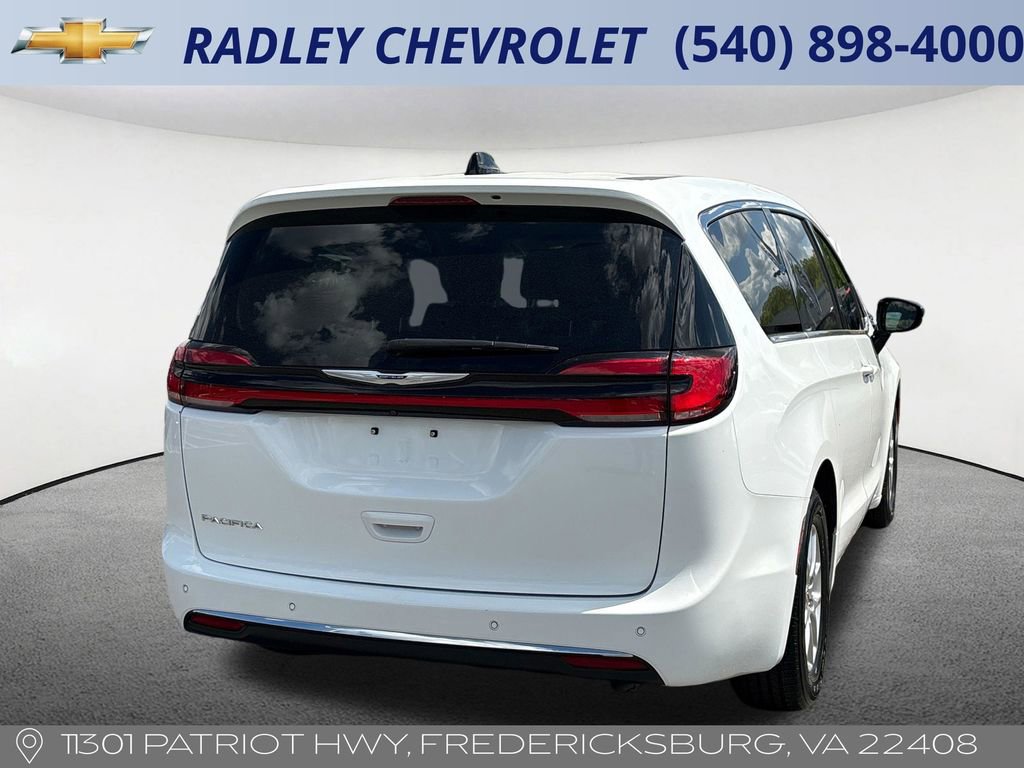 Used 2024 Chrysler Pacifica Touring-L FWD image 30