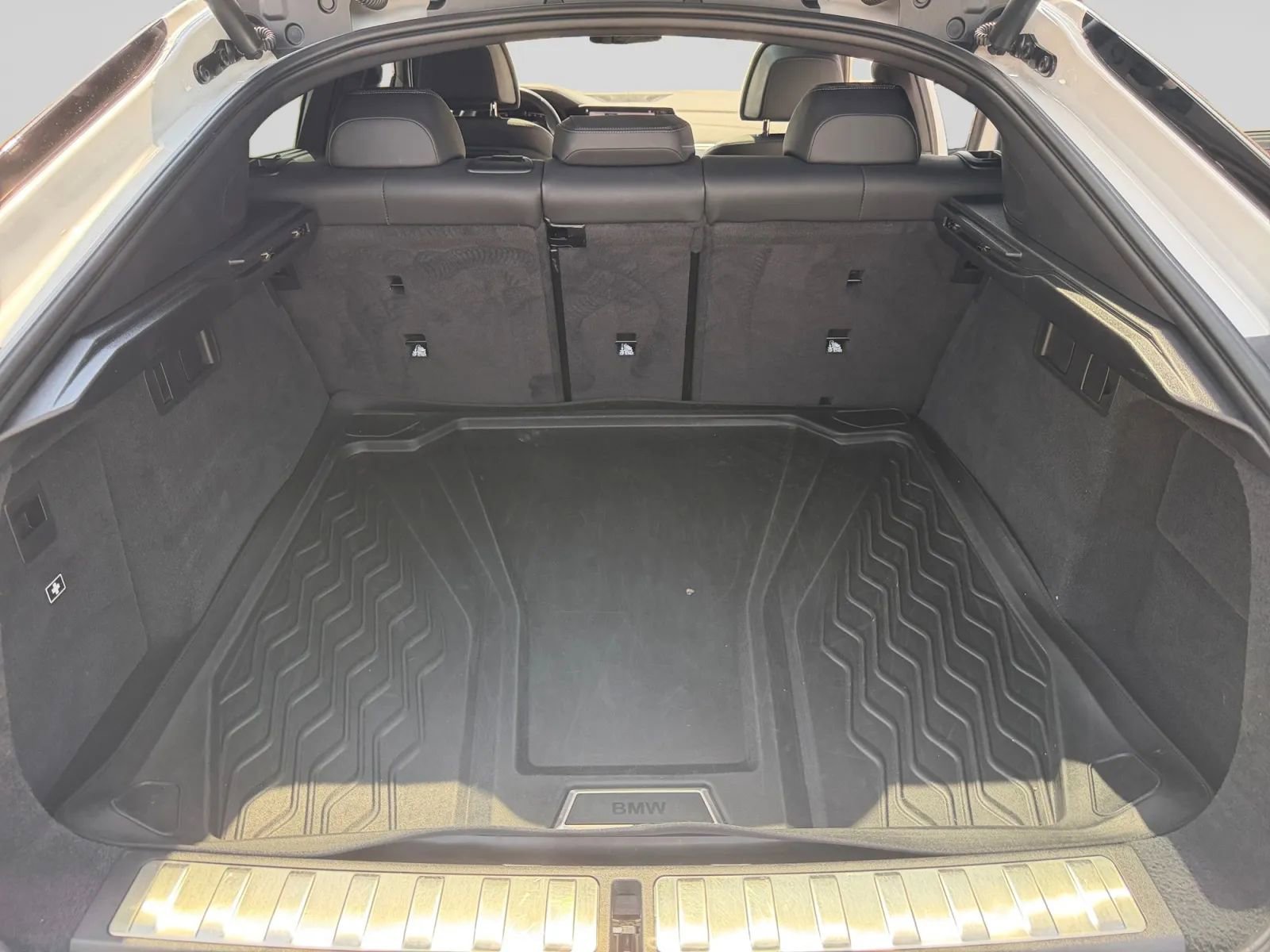 Used 2021 BMW X6 sDrive40i w/ Executive Package RWD image 29