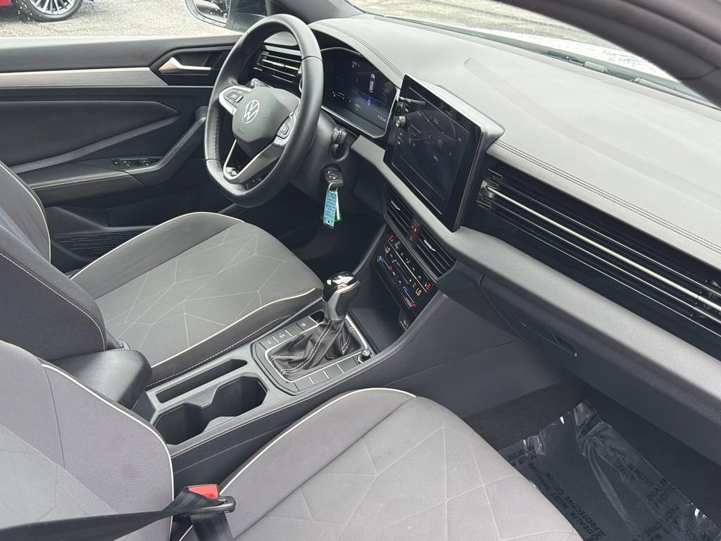 Used 2025 Volkswagen Jetta Sport FWD image 20