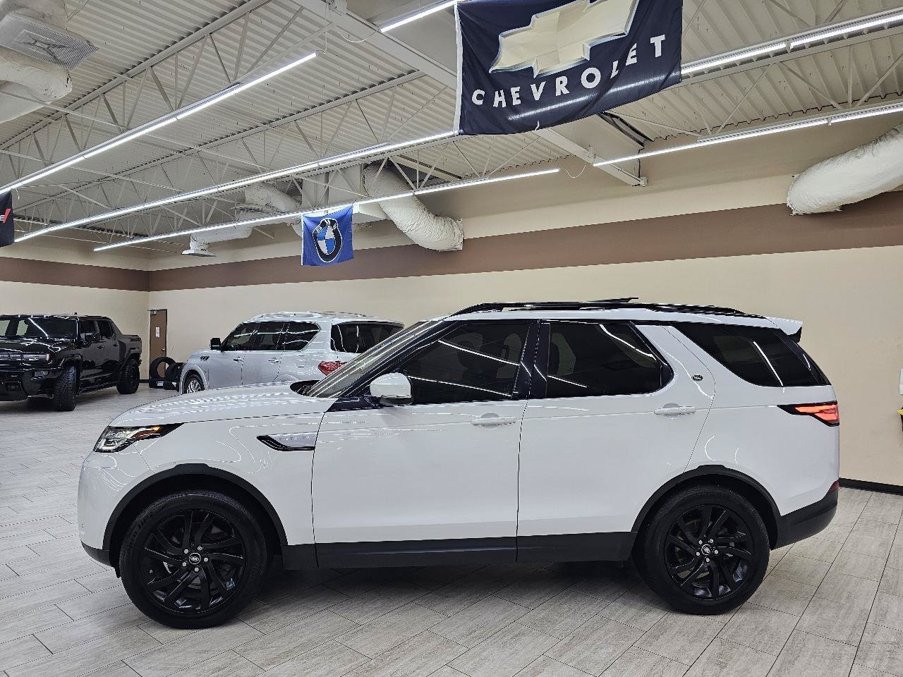 Used 2018 Land Rover Discovery HSE AWD/4WD image 9