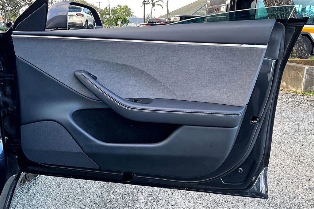 Used 2025 Tesla Model 3 Long Range image 19