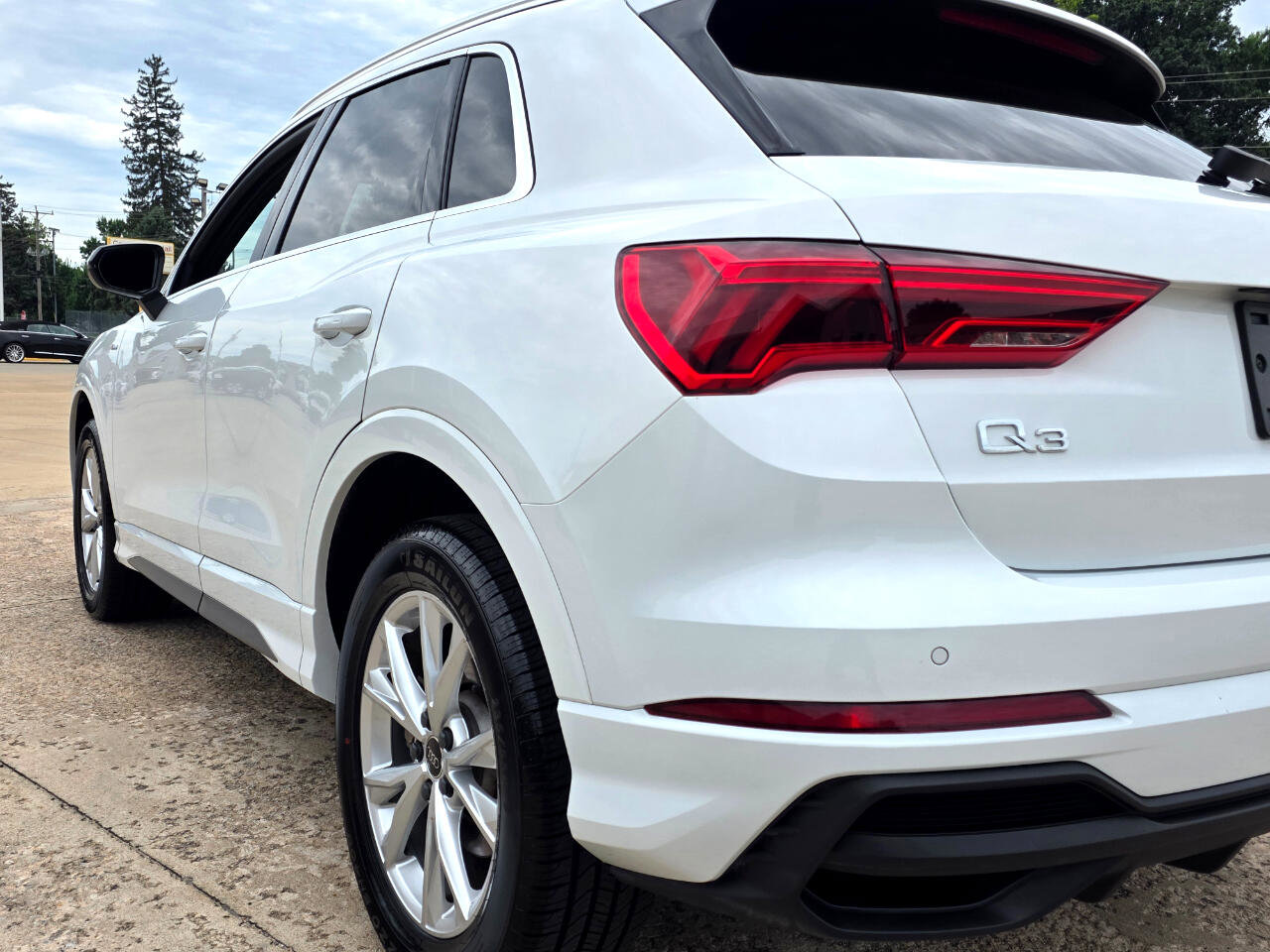 Used 2024 Audi Q3 2.0T Premium image 16