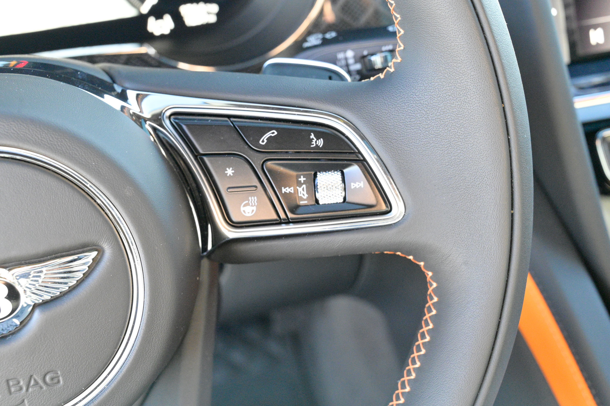 Used 2025 Bentley Bentayga image 26