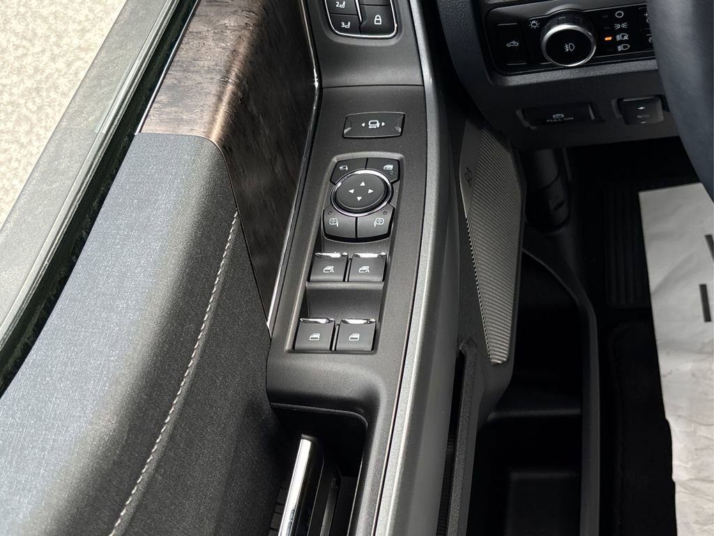 Used 2024 Ford F350 Lariat w/ Camper Package image 33