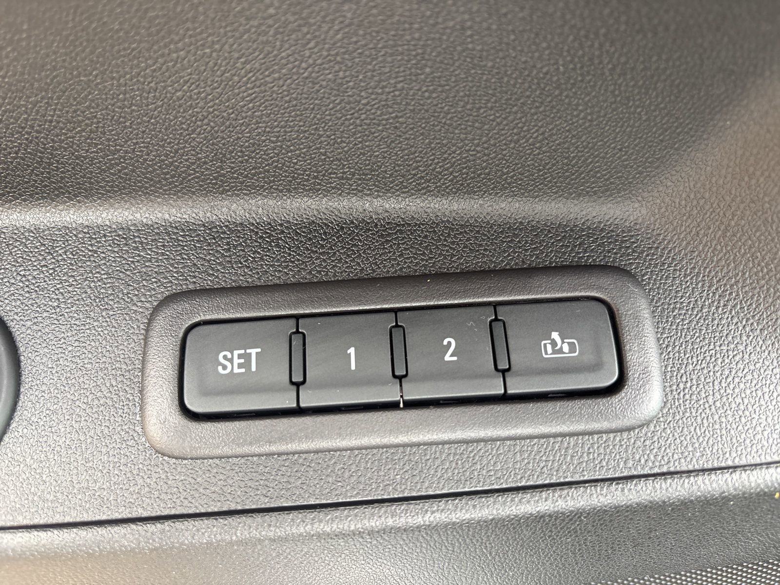 Used 2019 Chevrolet Equinox Premier image 12