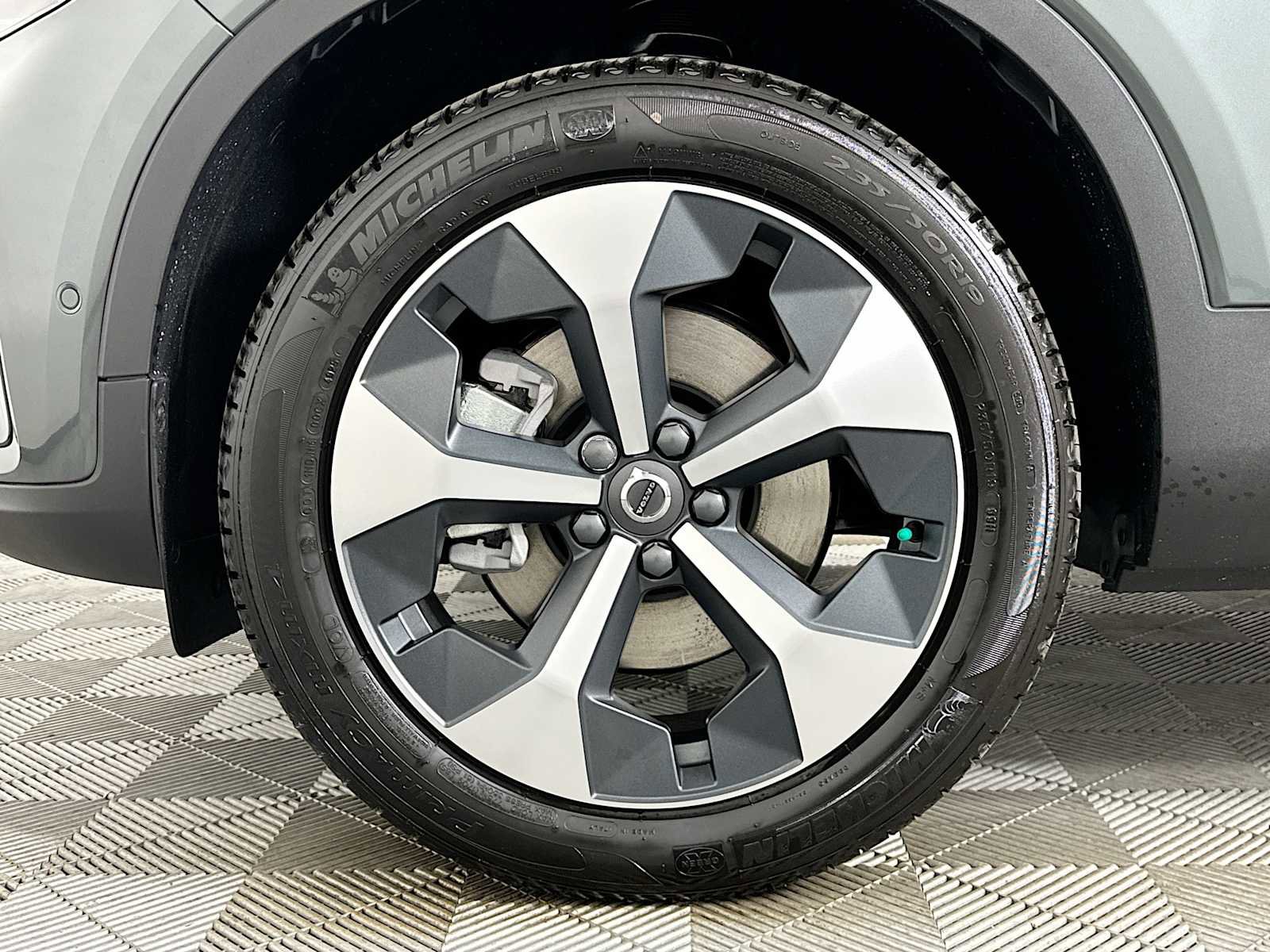 New 2026 Volvo XC40 B5 Plus w/ Protection Package Premier AWD/4WD image 28