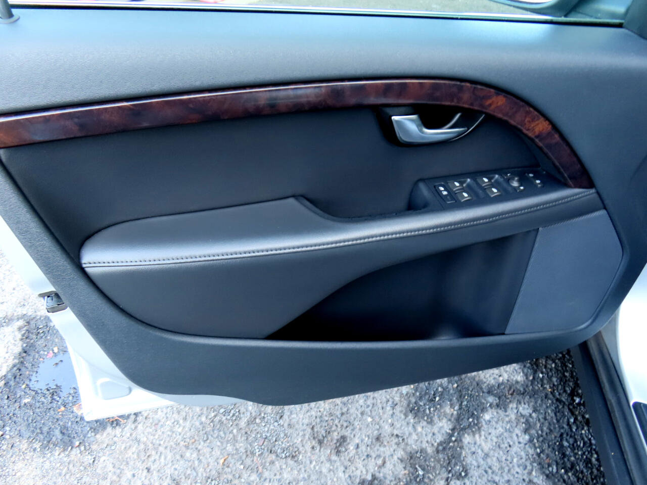 Used 2016 Volvo XC70 T5 Premier w/ Proximity Package image 8