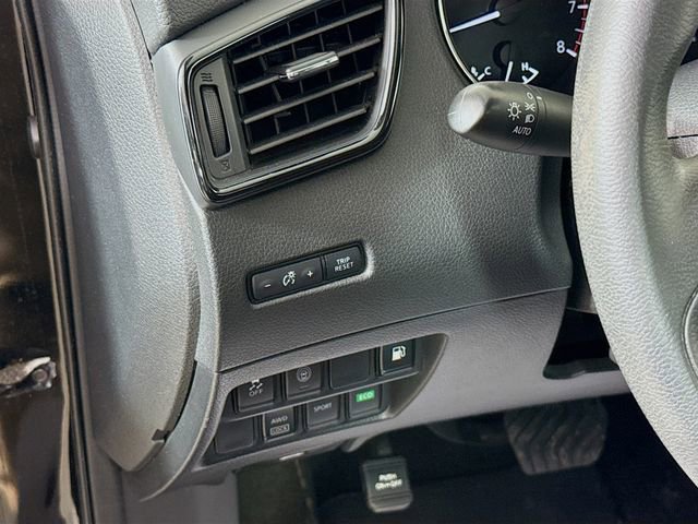 Used 2019 Nissan Rogue S AWD/4WD image 12