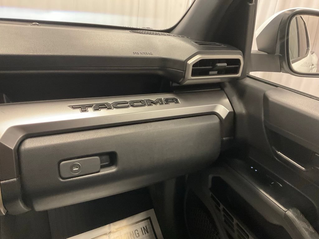 Used 2025 Toyota Tacoma SR5 AWD/4WD image 27