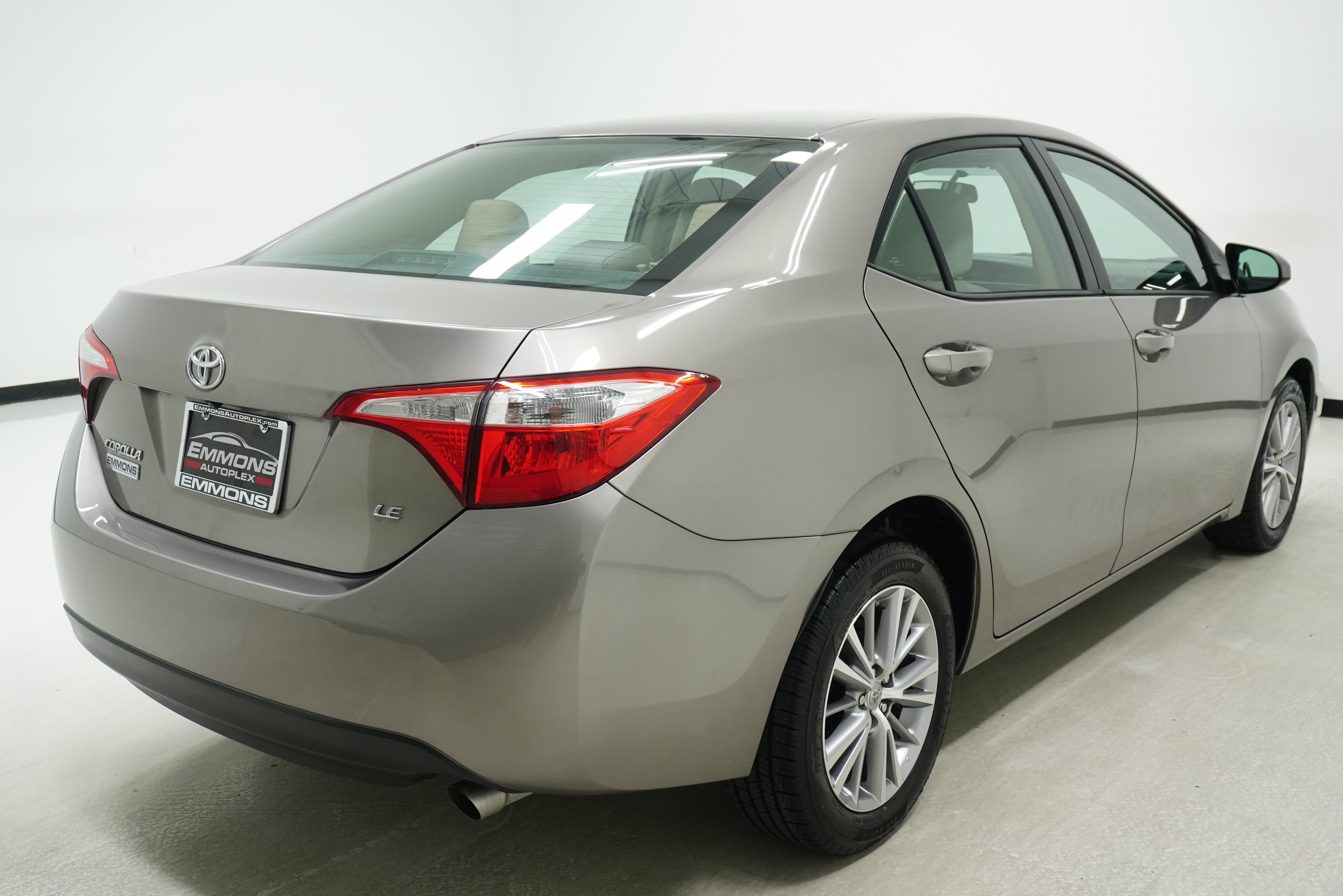 Used 2015 Toyota Corolla LE FWD image 4