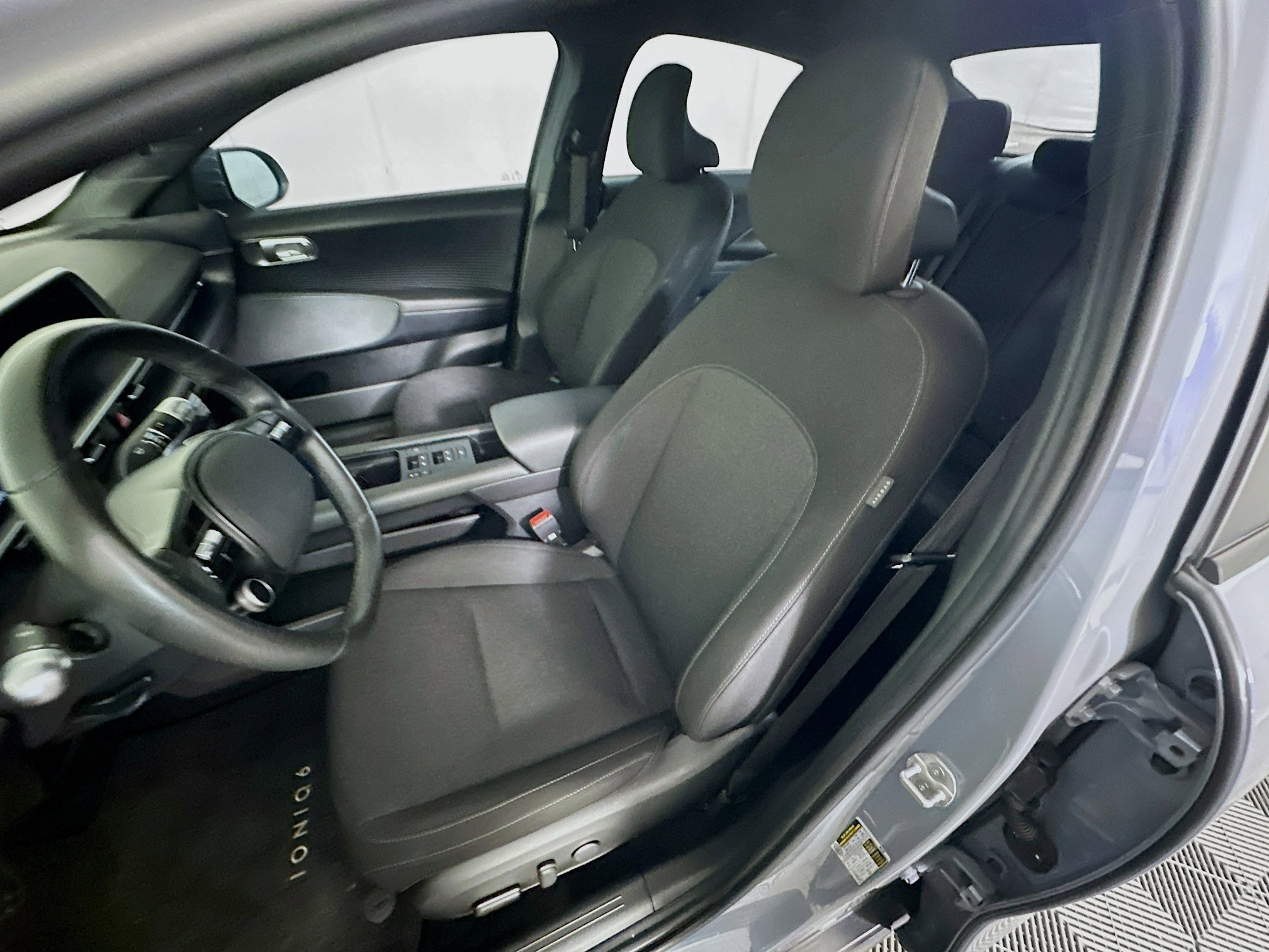 Used 2025 Hyundai Ioniq 6 SE image 13